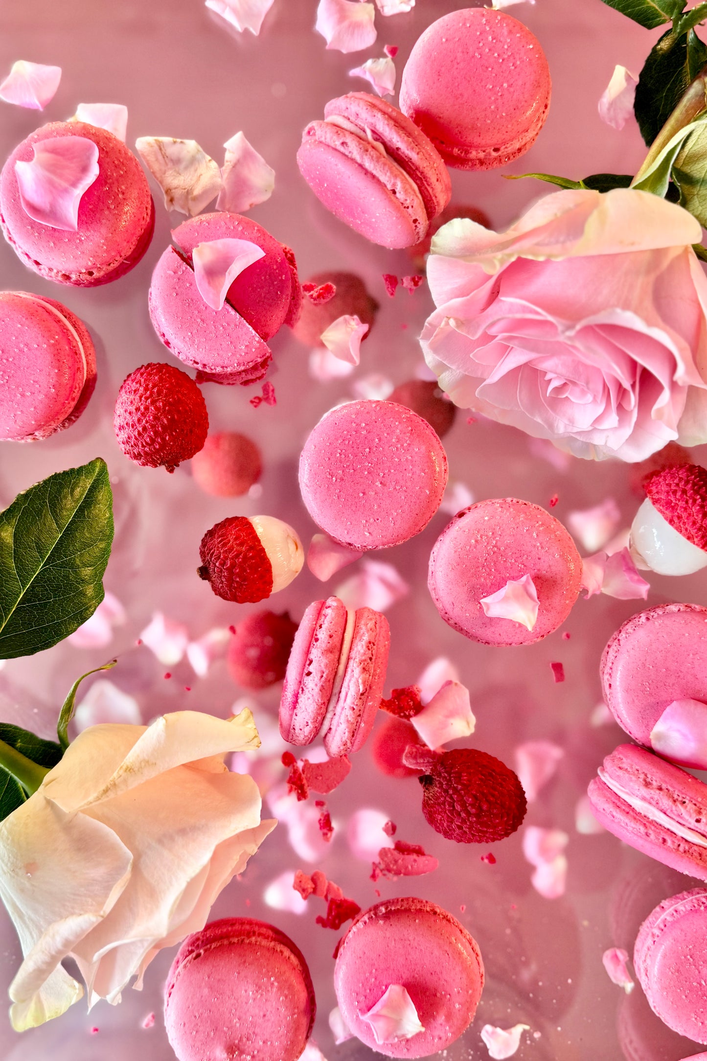 Caja Macarrones Rosas y lychee