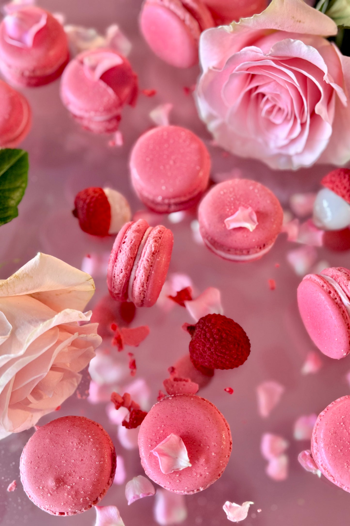 Caja Macarrones Rosas y lychee