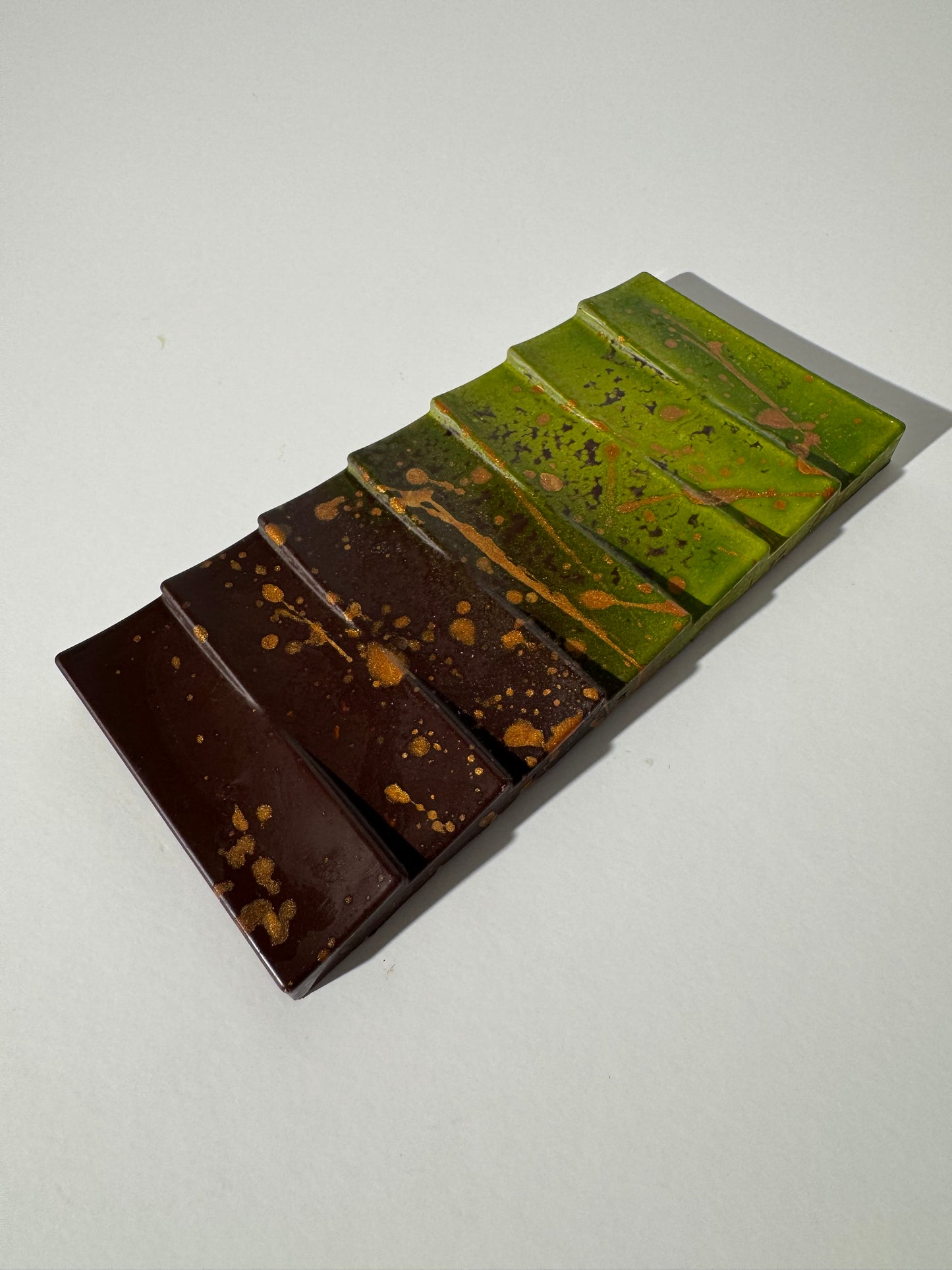 PISTACHO NEGRO TABLETA GEOMÉTRICA