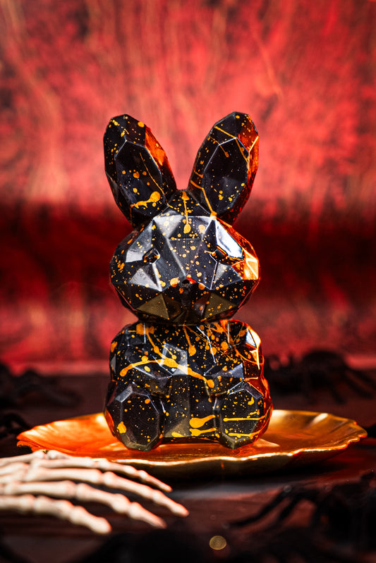 Conejo de chocolate negro